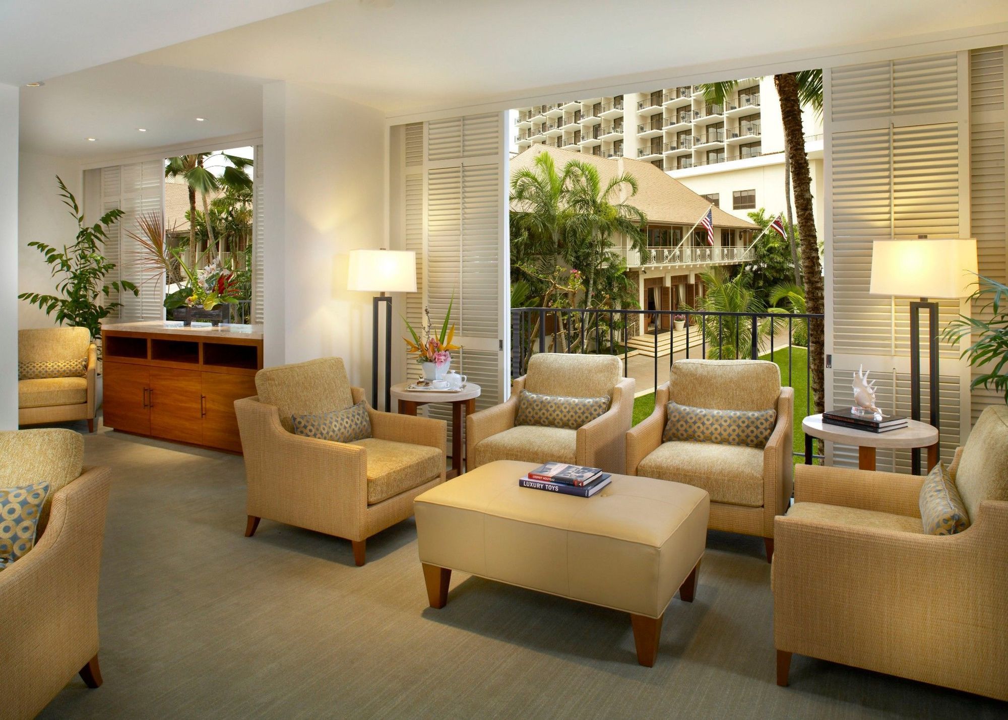 Halekulani Hotel Honolulu Interior photo
